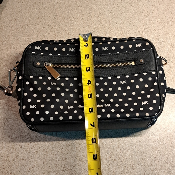 Michael Kors Jet Set Crossbody - Picture 4 of 11